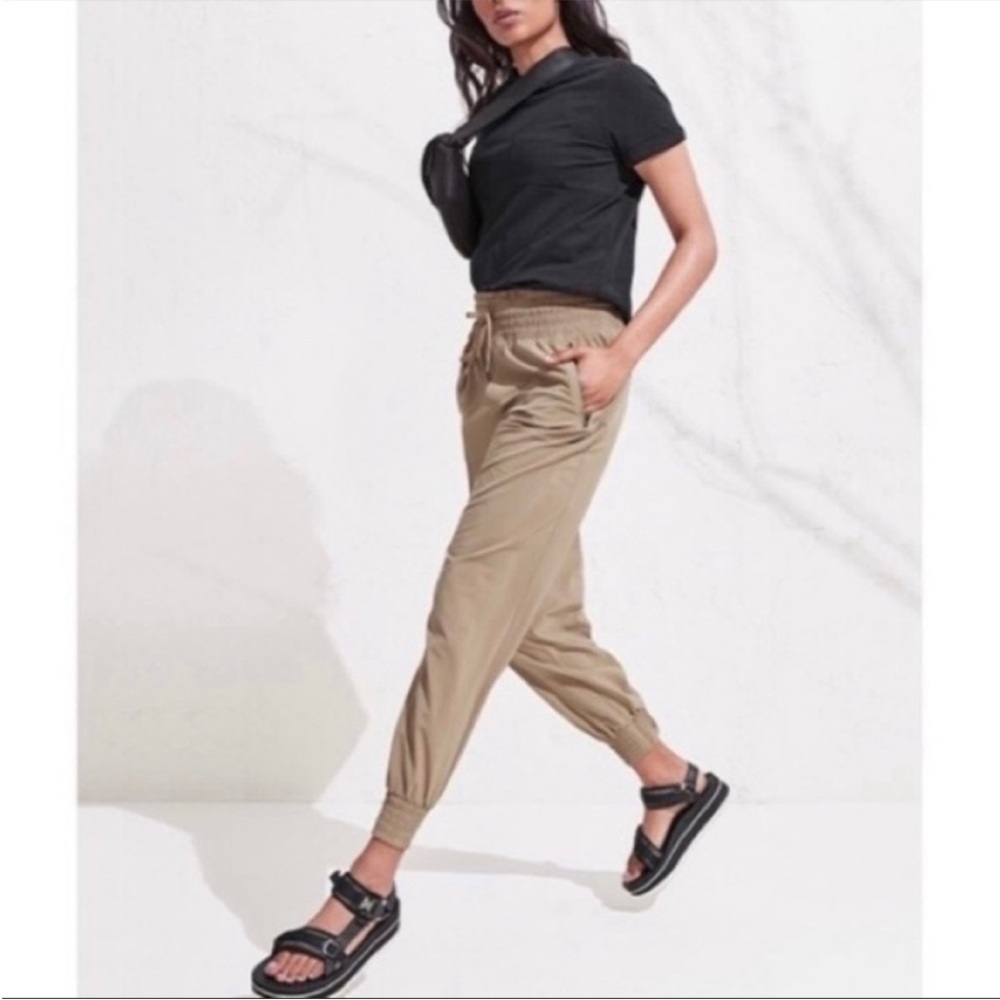 BOGO! ATHLETA Camden Jogger Activewear Pants Tan Size 6